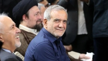 Uzmanlara göre Pezeşkiyan'ın Batı ile iyi ilişki kurma isteği İran'daki dengeler ve ABD'ye bağlı