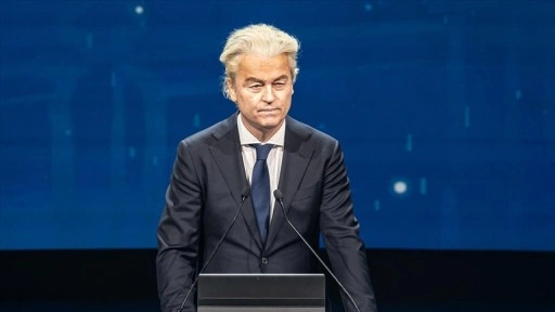 Uzmanlara göre, Wilders'in koalisyonu terk etmesi partisinin anketlerdeki düşüşünden kaynaklanı