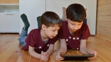 Uzun süre televizyon, tablet, bilgisayara maruz kalan çocuklarda obezite riski artırıyor