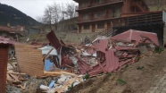 Uzungöl'de 65 kaçak binadan 14'ünün yıkımı tamamlandı