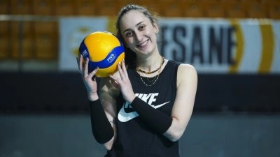 VakıfBanklı voleybolcu Ay&ccedil;a Ayka&ccedil; Altıntaş'ın hedefi sarı-siyahlı takıma kupayla veda etmek