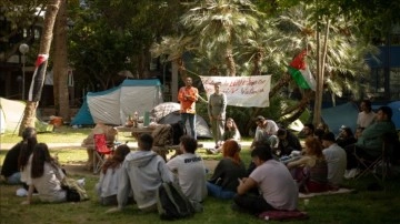 Valencia Üniversitesinde bir grup öğrenci, Filistin'e destek için kampüste sabahlıyor