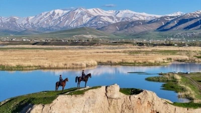 Van'da atlı jandarma timi, inci kefali i&ccedil;in g&ouml;revde