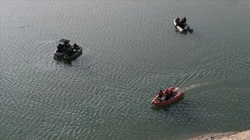 Van'da baraja düşen otomobildeki üçüncü kişinin de cansız bedenine ulaşıldı