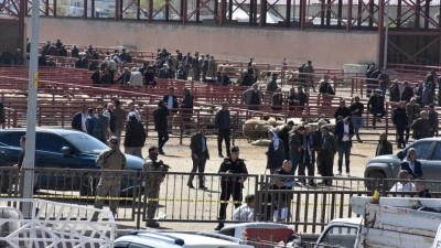 Van'da hayvan pazarında &ccedil;ıkan kavgada 1 kişi &ouml;ld&uuml;, 13 kişi yaralandı