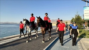 Van Emniyet Müdürlüğü bünyesinde 'atlı polisler' göreve başladı