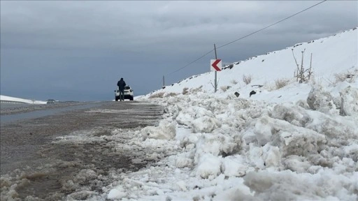 Van, Erzurum ve Kars’ta kar sebebiyle bazı yerleşim yerlerine ulaşım sağlanamıyor