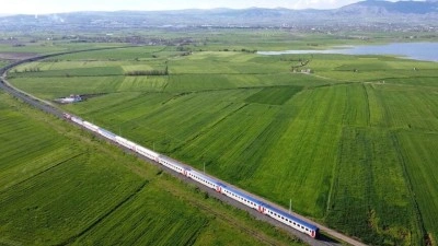 Van G&ouml;l&uuml; Ekspresi, yolcularına doğal g&uuml;zellikleri keşfetme imkanı sunuyor
