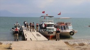 Van Gölü&#039;nde batan teknedeki cesetlerin çıkarılması çalışmalarına ara verildi