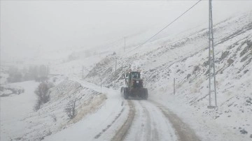 Van'da karla mücadele 600 personelle devam ediyor