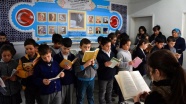 Veli ve öğrencileri okulda buluşturan proje 'Koridor Kütüphanesi'