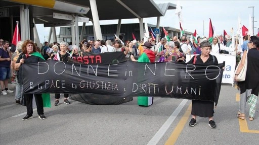 Venedik Film Festivali'nin yapıldığı Lido Adası'nda Filistin'e destek yürüyüşü düzenl