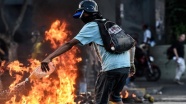 Venezuela'da göstericiler Chavez'in çocukluğunun geçtiği evi yaktı