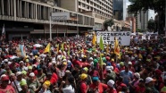 Venezuela'da muhalifler ve hükümet yanlıları yine sokakta