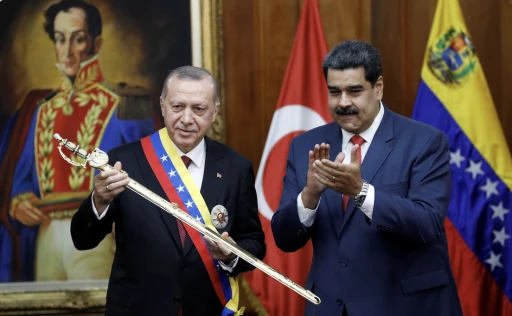 Venezuela'da Türkler ABD saldırısında ne yapar? -Ömür Çelikdönmez yazdı-