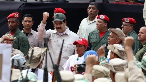 Venezuela'da yüzlerce kişi, Maduro'nun çağrısıyla Ulusal Bolivarcı Milis Gücü'ne kayı