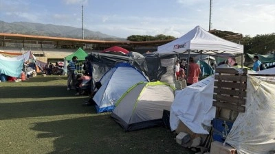 Venezuela'daki &ccedil;ifte depremin ardından binlerce afetzede stadyumlara sığındı