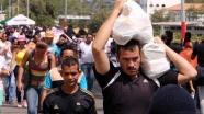 Venezuela-Kolombiya sınırı geçişlere açıldı
