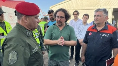Venezuela Savunma Bakanı Lopez ve Dışişleri Bakanı Gil, T&uuml;rk arama kurtarma ekibini ziyaret etti