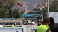 Venezuela'ya giden yardım kamyonlarını Maduro yaktırmamış