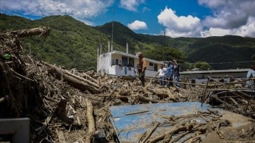 Venezuela'da şiddetli yağışların neden olduğu heyelanda ölenlerin sayısı 43'e çıktı