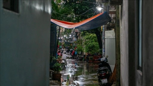 Vietnam'da etkili olan Bualoi Tayfunu'nda hayatını kaybedenlerin sayısı 19'a çıktı