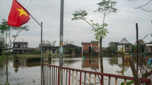 Vietnam'da şiddetli yağışların neden olduğu sellerde ölü sayısı 90'a yükseldi