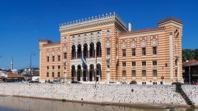 Vijecnica K&uuml;t&uuml;phanesi binası, yakılışının 34. yılında Saraybosna'nın hafızasını yaşatmayı s&uuml;rd&uuml;