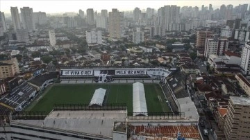Vila Belmiro Stadyumu Pele'nin cenaze töreni için hazırlanıyor