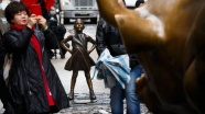 Wall Street'in bronz boğasına karşı 'korkusuz kız' heykeli