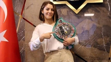 WBC gümüş kemer sahibi boksör Seren Ay Çetin'in hedefi altın kemer