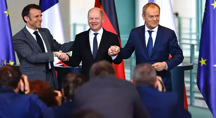 Weimar &Uuml;&ccedil;l&uuml;s&uuml; Bermuda Şeytan &Uuml;&ccedil;geninden daha mı tehlikeli? -&Ouml;m&uuml;r &Ccedil;elikd&ouml;nmez yazdı-