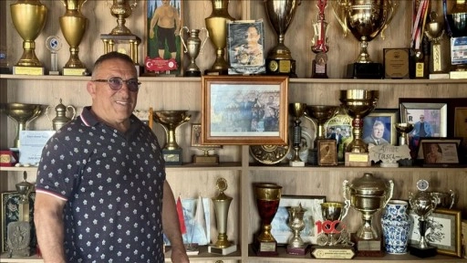 Yağlı güreş efsanesi Ahmet Taşçı, "ahlı kemer" için başpehlivan Zeybek'e helallik ver