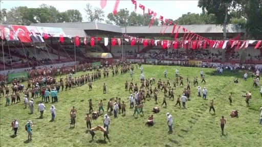 Yağlı güreşin ruhunu yansıtan seremoni: "Peşrev"