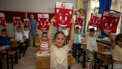 Yaklaşık 18 milyon &ouml;ğrenci karnelerini alarak yaz tatiline girdi