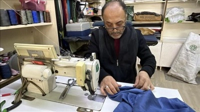 Yaklaşık yarım asırdır terzilik mesleğini sevgiyle yapıyor