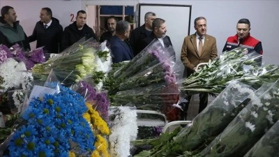 Yalova'da &ccedil;i&ccedil;ek mezatında Sevgililer G&uuml;n&uuml; yoğunluğu