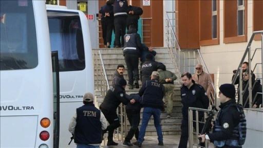 Yalova'da ter&ouml;r &ouml;rg&uuml;t&uuml; DEAŞ'a y&ouml;nelik operasyonda yakalanan 25 ş&uuml;pheli adliyede