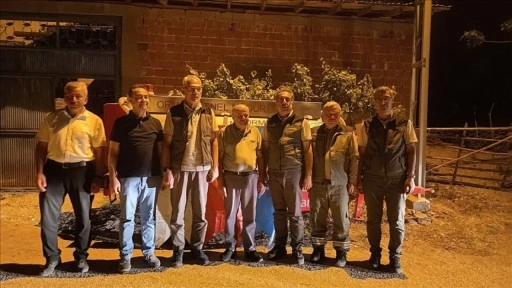 Yangın bölgesine patlayan lastiğine rağmen su taşıyan çiftçiye su tankeri hediye edildi