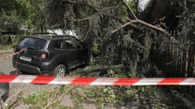Yangınların ve rekor sıcaklıkların yaşandığı Fransa'da 10 vilayette şiddetli fırtına ve dolu al