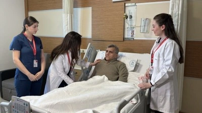 "Yara bakım hemşireleri" yatalak hastalarda basın&ccedil; yarası oluşma riskini &ouml;nl&uuml;yor