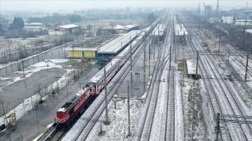 Yardım malzemesi ve iş makinesi yüklü trenler Kocaeli ve Afyonkarahisar'dan yola çıktı