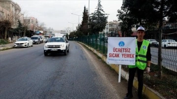 Yardıma gelenleri aç bırakmamak için gönül sofrası kurdular