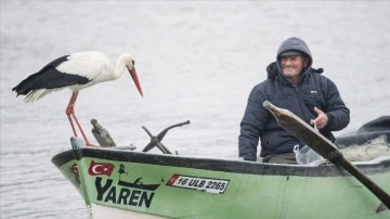 "Yaren" leylek göl manzaralı yuvasının bulunduğu Eskikaraağaç'a 12'nci yılında d