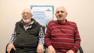 Yarım asırdır i&ccedil;tikleri sigaradan Sağlıklı Hayat Merkezinin desteğiyle kurtuldular