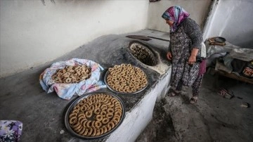 Yayladağı'nda kadınlar Ramazan Bayramı için 'halaka' kurabiyesi hazırlıyor