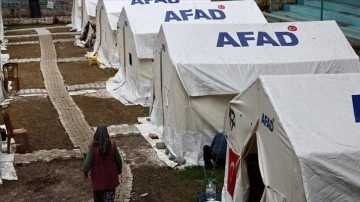 Yayladağı'nda ormanlık alandaki sosyal tesis depremzedelere yuva oldu