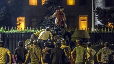 Yazar Sadık Yalsızu&ccedil;anlar, 15 Temmuz'un k&uuml;lt&uuml;r ve sanattaki yansımalarını değerlendirdi