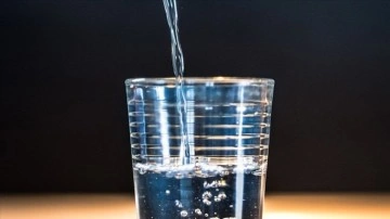 Yazın akciğer embolisi ve kalp krizi riskine karşı sıvı tüketiminin artırılması öneriliyor