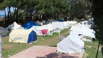 Yazlıkçıların kamp merkezi depremzedelerin yeni yuvası oldu